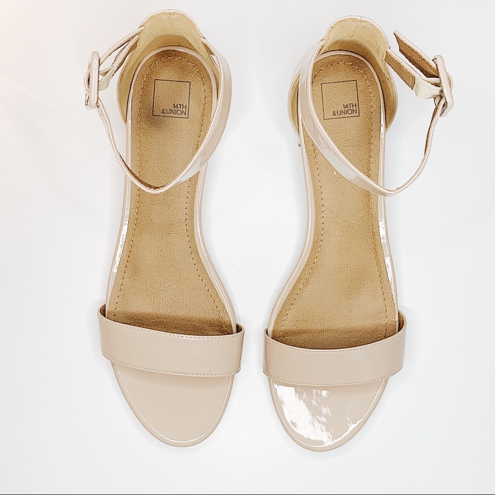 sandal w/ 1/2 inch heal